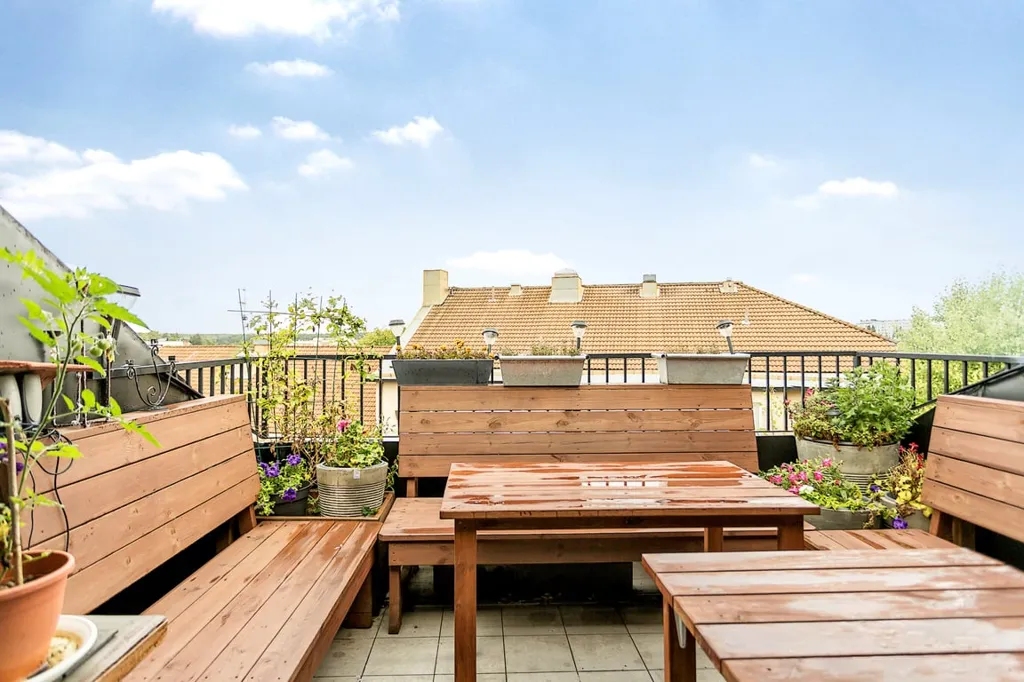 Terrass - Spacious Two-Bedroom Flat with Balcony in High Location
