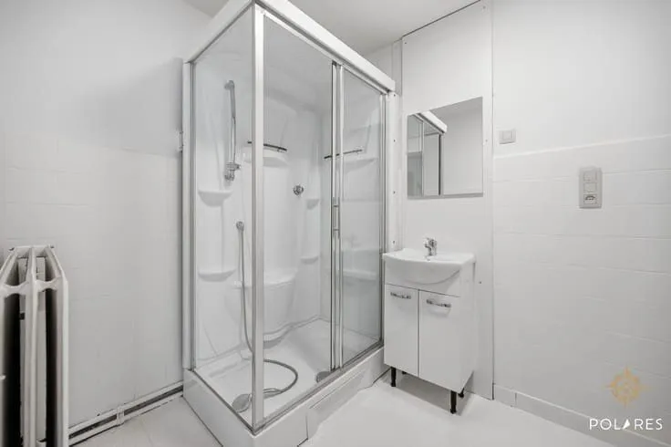 House with Separate Ground Floor Unit in Centre