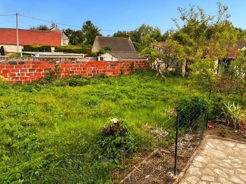 Constructible Plot with 12m Façade in Ormoy-Villers