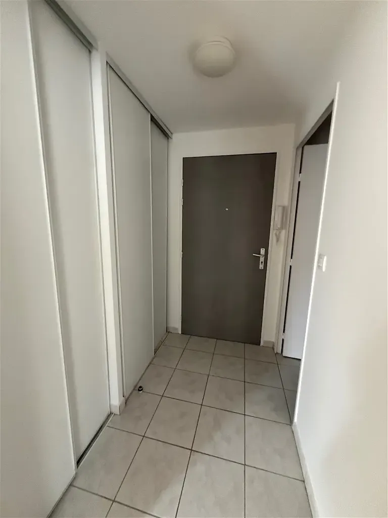 Entrée - Studio Lumineux en Centre-ville de Tours