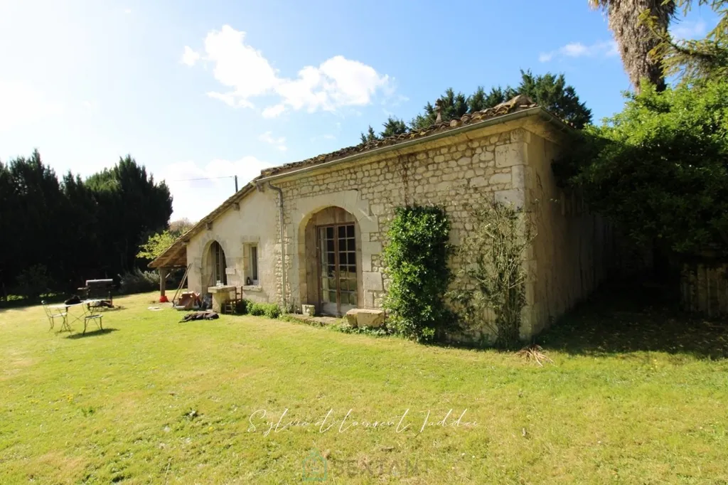Esterno - Rustic Stone House with Garden near Montendre