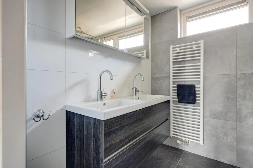 Vannitoad - Two-Storey House with Garden in Almelo