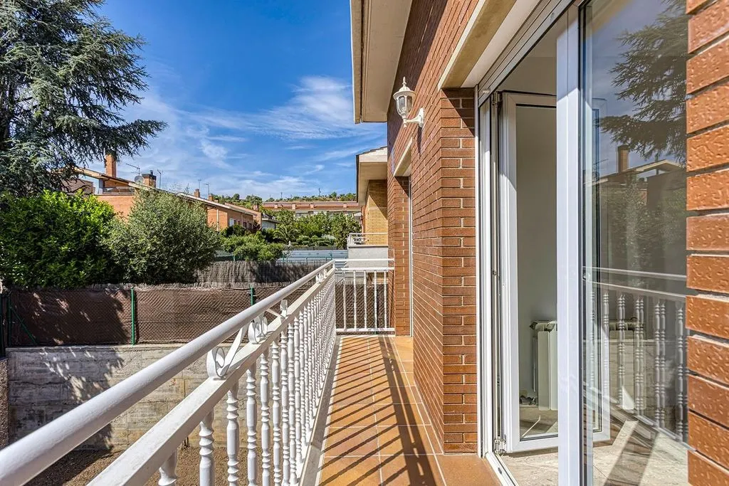 Balcony - Luxury Detached House with Terrace in Igualada