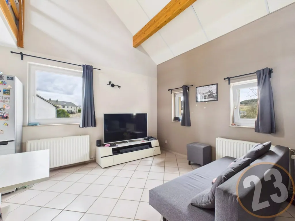 Séjour - Duplex avec Grand Garage à Nobressart