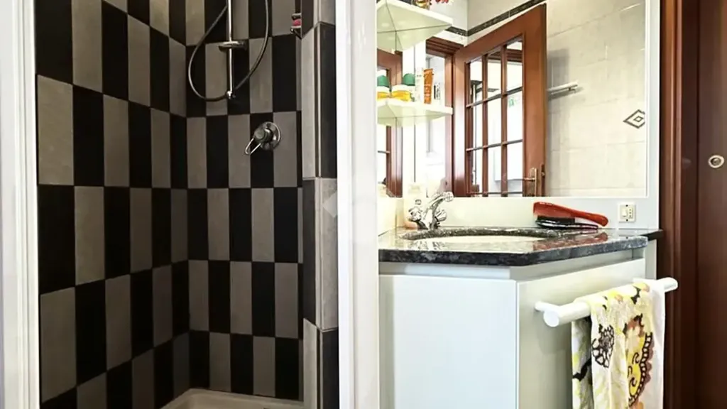 Bagni - Duplex con piscina a Settimo Milanese