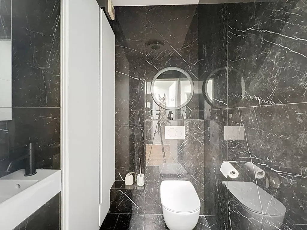 Salles de bain - Appartement Rez-de-Jardin avec Jardin à Suresnes