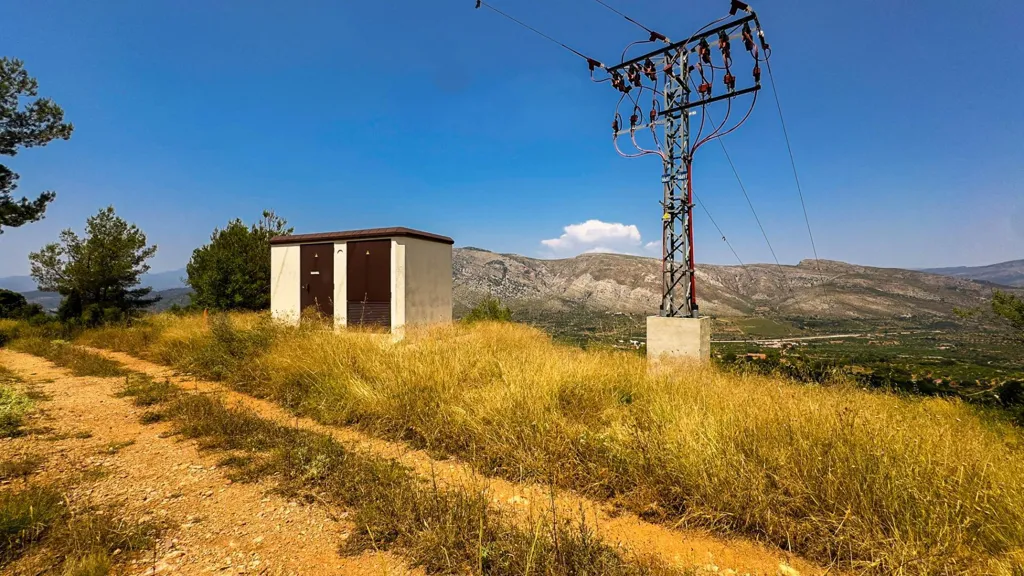 Aed - Eco-Resort Platform with DIC in Sierra Engarcerán