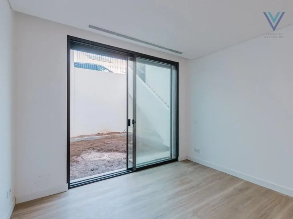Toad - New 4-Bedroom House with Pool in Cascais