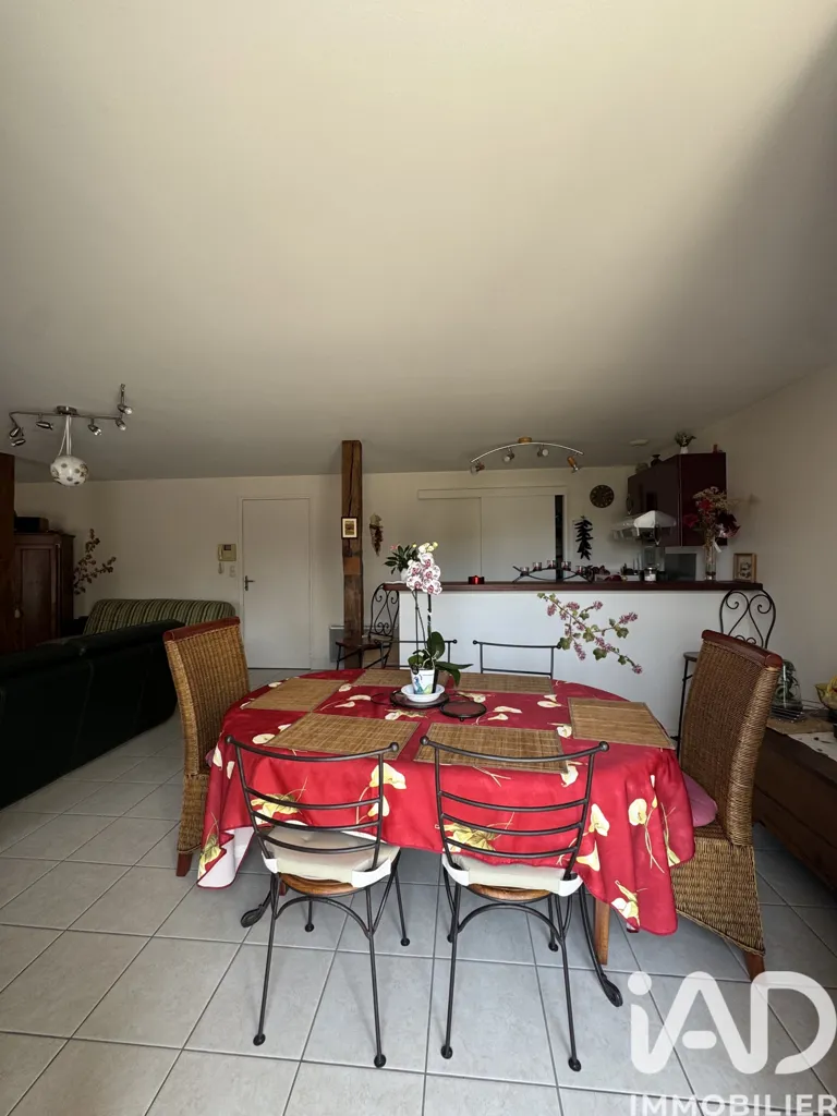 Salle à manger - Appartement Rez-de-Chaussée avec Terrasse à Proximité des Commerces