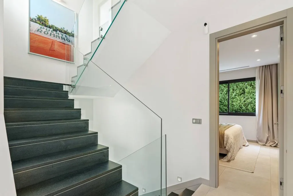 Pièces - Contemporary Villa with Pool in Nueva Andalucía