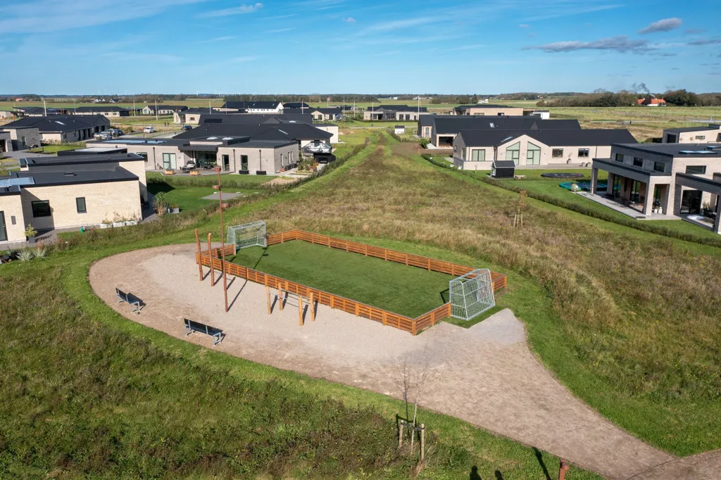 Aerial - Year-Round Plot with 5G Coverage in Aabybro