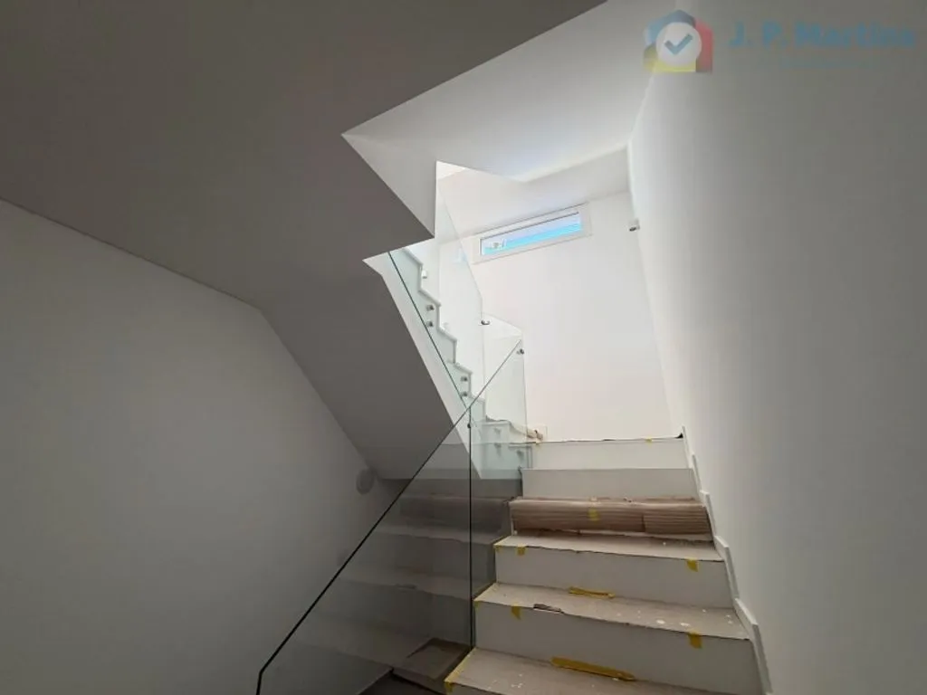Pièces - Luxury Detached House with Pool in Seixal
