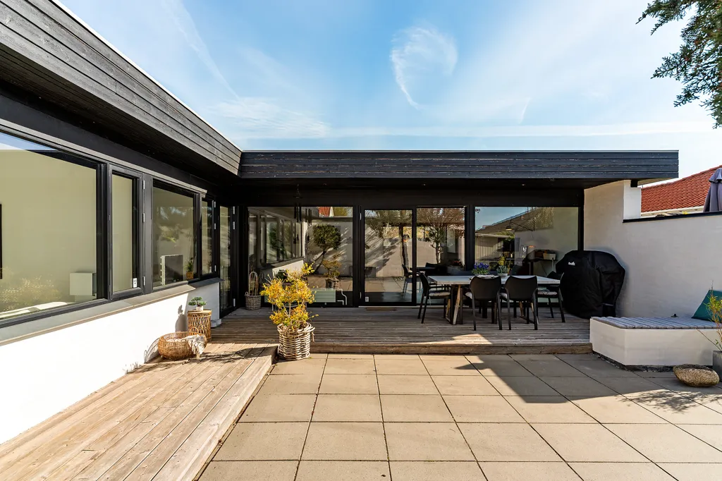 Terrasse - Classically Styled Villa Near Water in Risskov