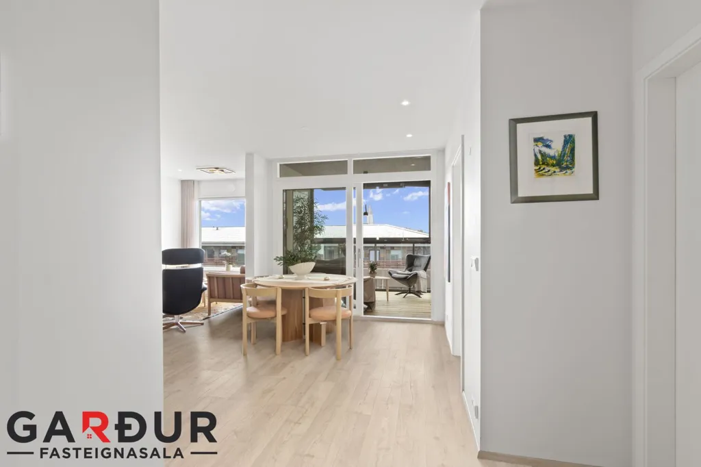 Söögituba - Apartment with Sea View in Reykjavík