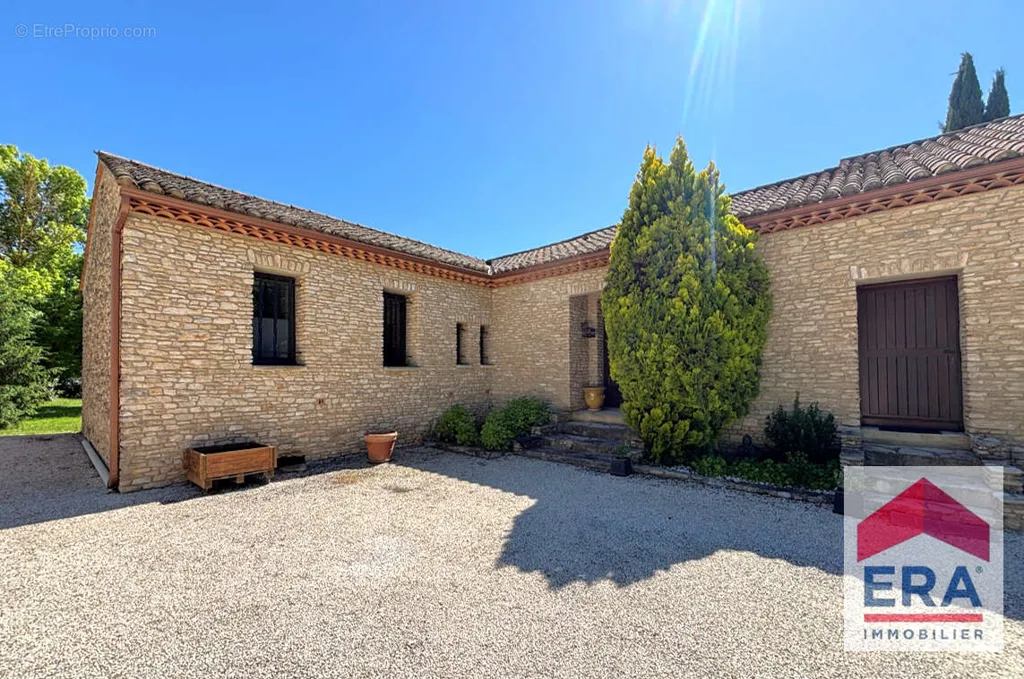 Aed - House with Pool in Carpentras