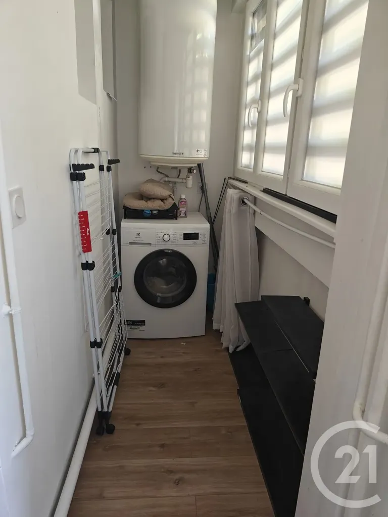 Lavanderia - 3-Bed Flat with Balcony in Morangis Centre