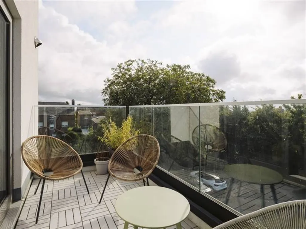 Rõdu - Modern Apartment with Terrace in Arlon
