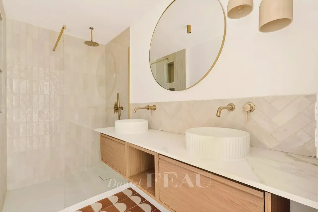Vannitoad - Renovated Flat with Double Aspect in Paris IVe