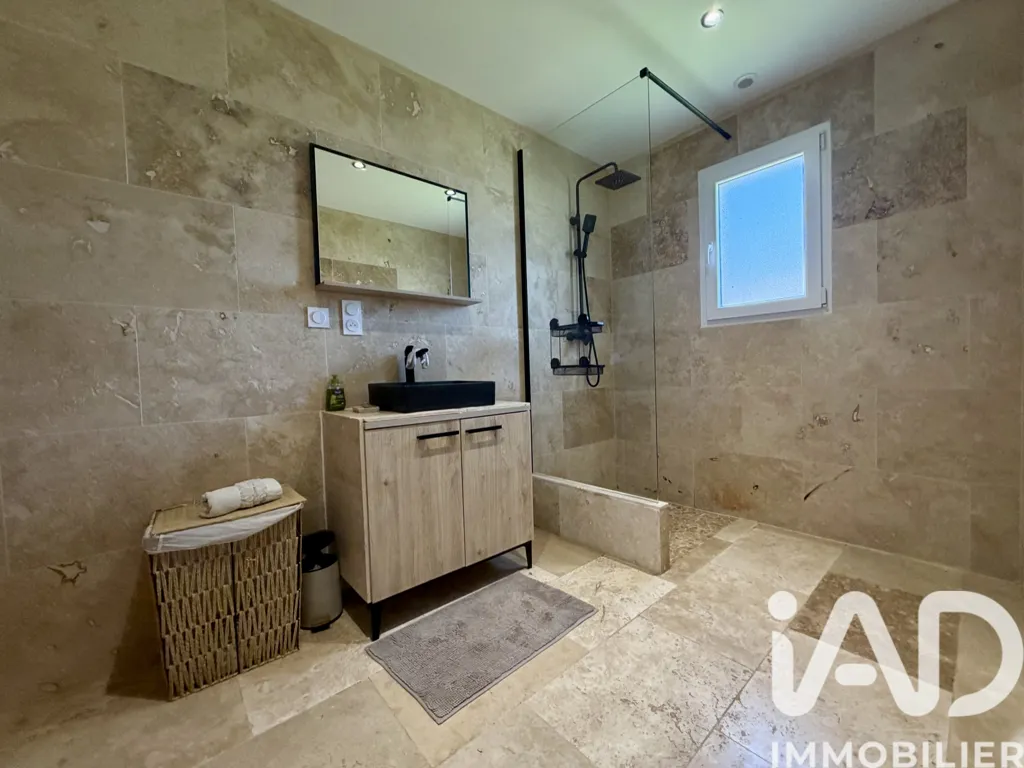Salles de bain - Maison de Plain-Pied avec Terrasse à Labarthe-Inard