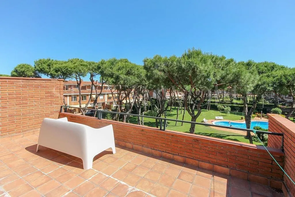 Terrasse - Terraced House with Pool in Gavà Mar