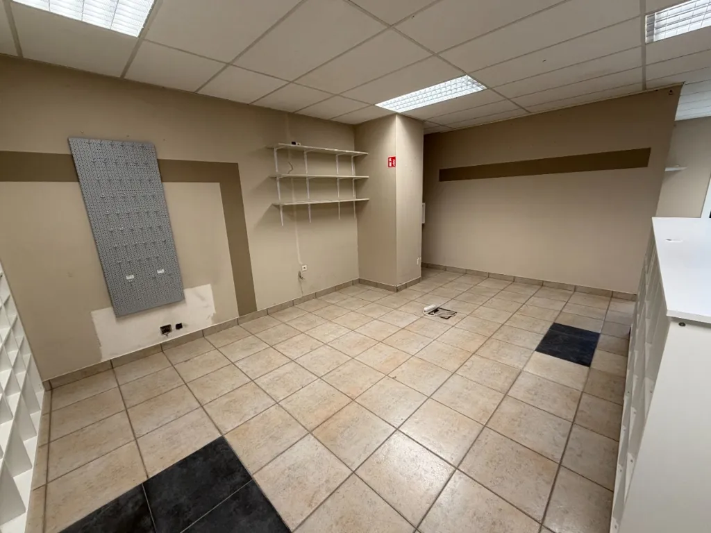 Rooms - Retail Unit with Prime Location in Roeselare