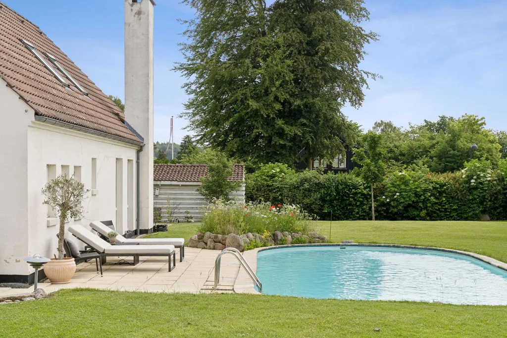 Bassein - Fenced Villa with Garden in Vedbæk