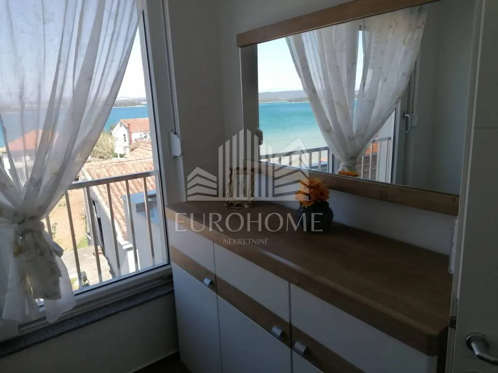 Chambres - Two-Bedroom Apartment with Sea View in Pašman
