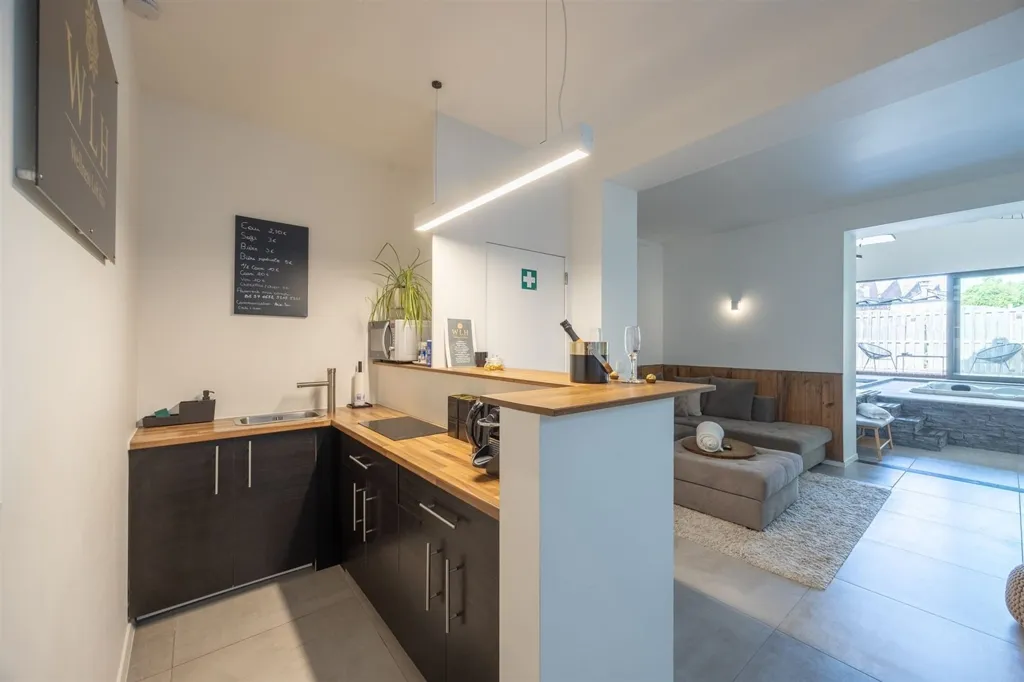 Cucina - Renovated Duplex/Triplex in Huy