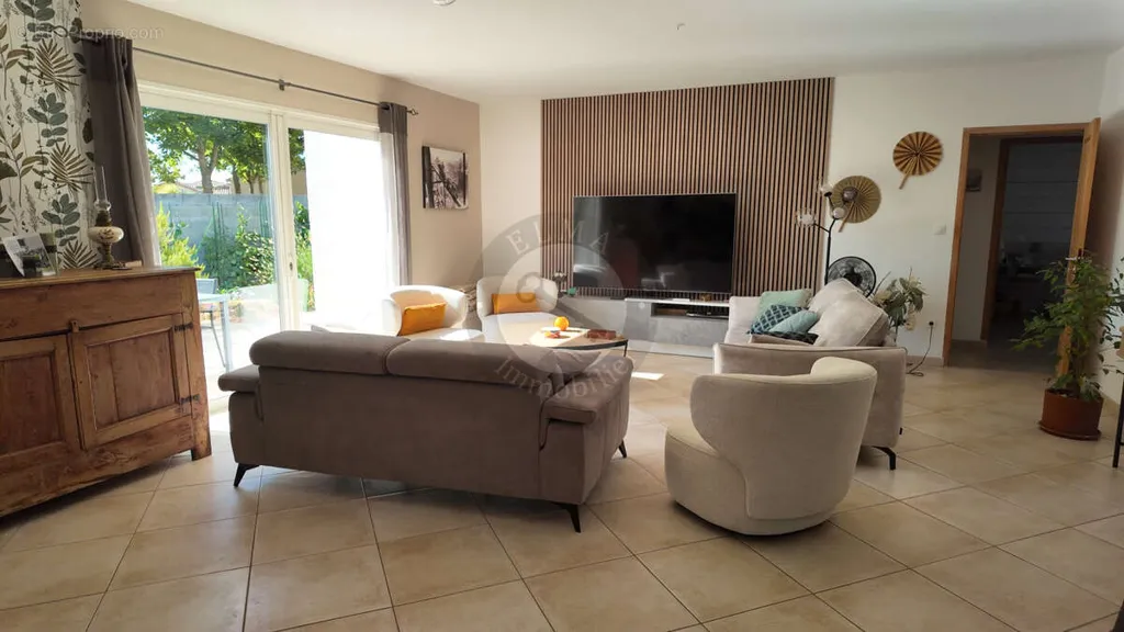 Séjour - Maison Contemporaine avec Terrasse à Proximité