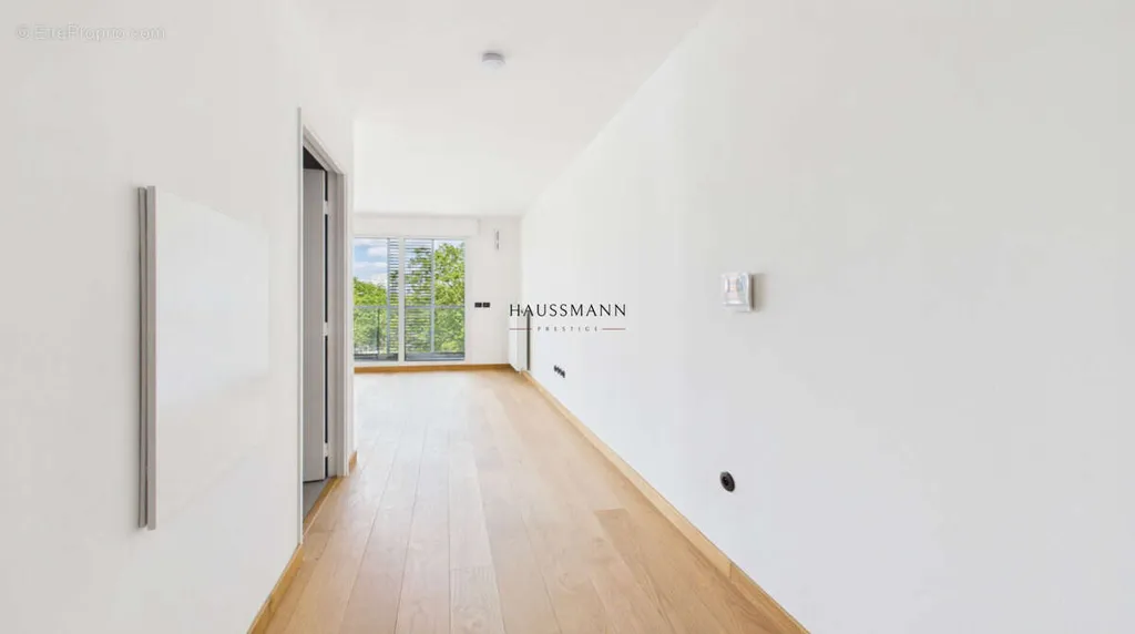 Ingresso - Apartment with Loggia in Paris XVII