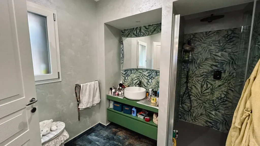 Bathrooms - Historic Villa with Garden in Florence