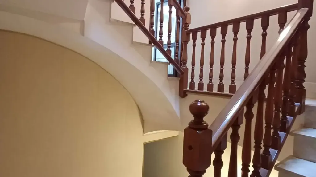 Pièces - 5-Bedroom Apartment with Balcony in Cirié