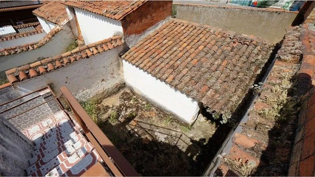 Aed - House with Terrace and Balcony in Almadén