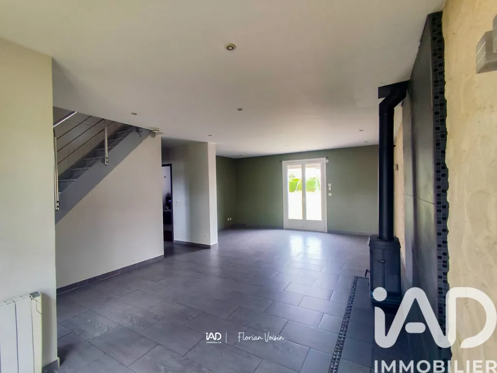 Séjour - Maison Traditionnelle avec Garage à Freneuse