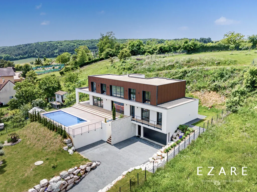 Vue aérienne - Maison design avec piscine à la Côte de Beaune