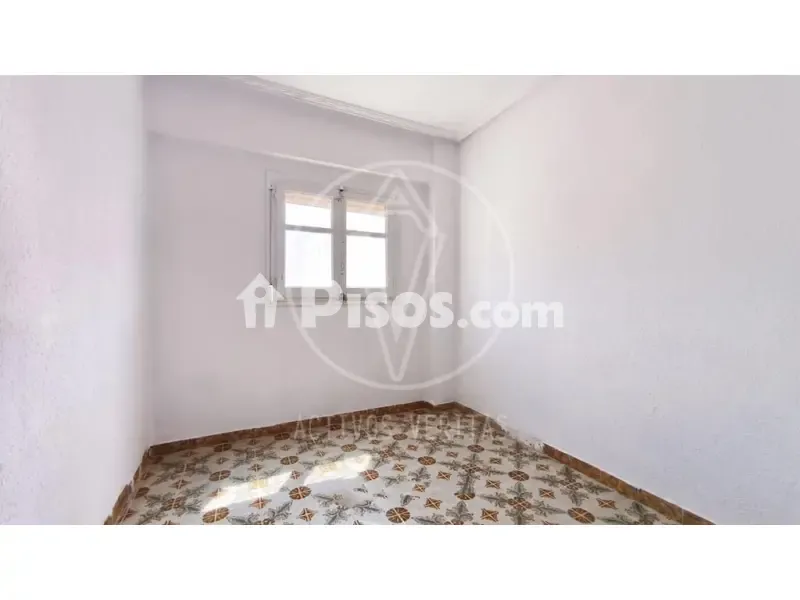 Rooms - Bright Apartment with Balcony in Paterna Centre