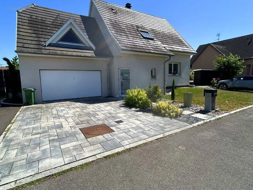 Extérieur - Maison Familiale avec Piscine à Pulversheim