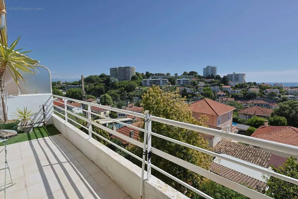 Balcone - 3-Piece Apartment with Sea View in Antibes
