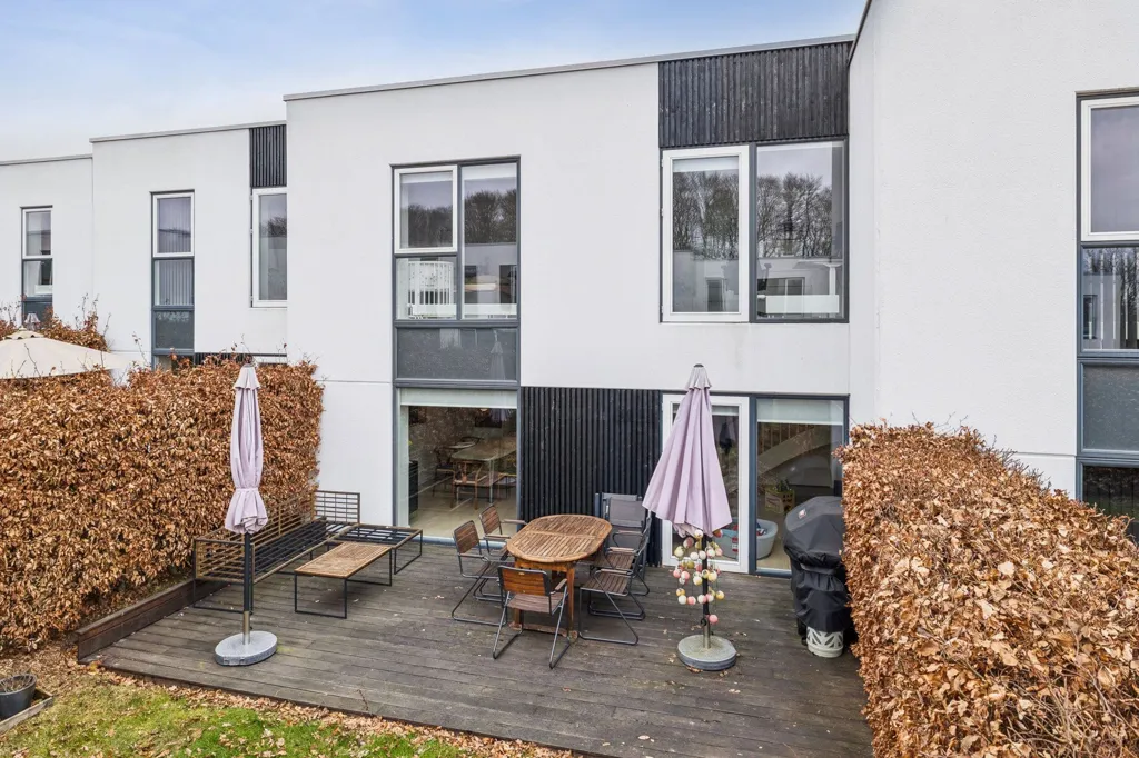 Terrasse - Contemporary Terraced House in Skanderborg