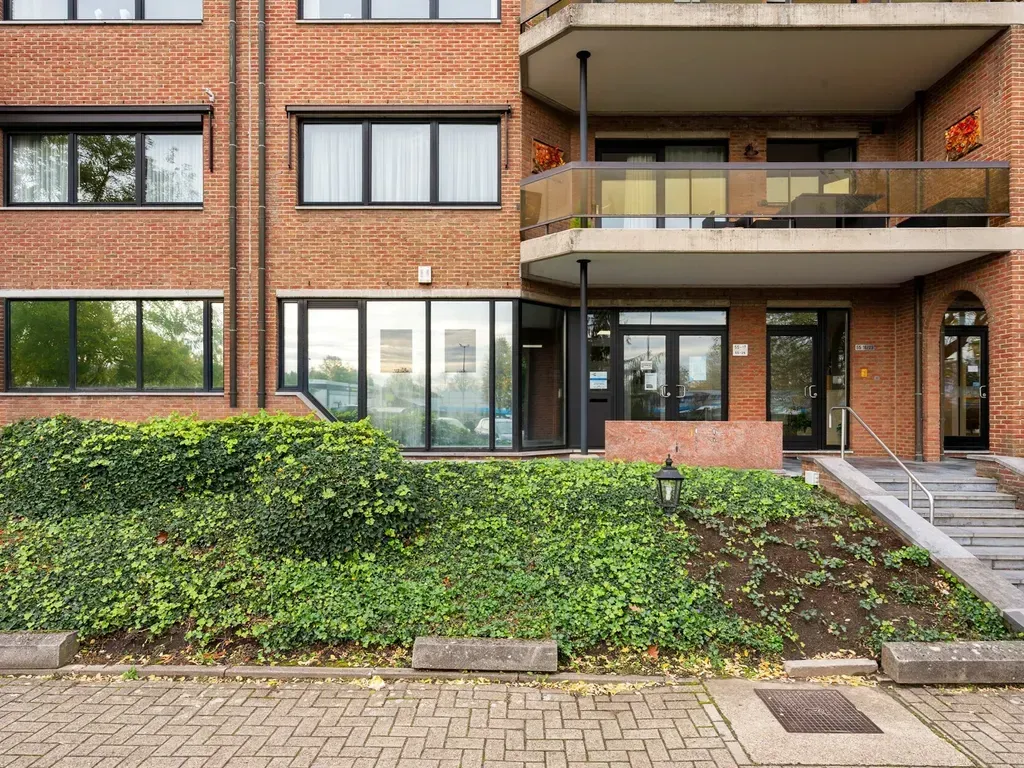 Extérieur - Bureau avec 8 Places de Parking à Turnhout