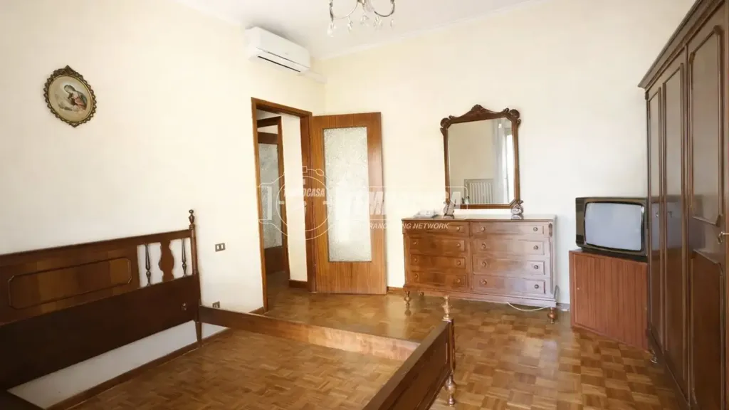 Magamistoad - Triplex in Centre with Balcony in Sedriano