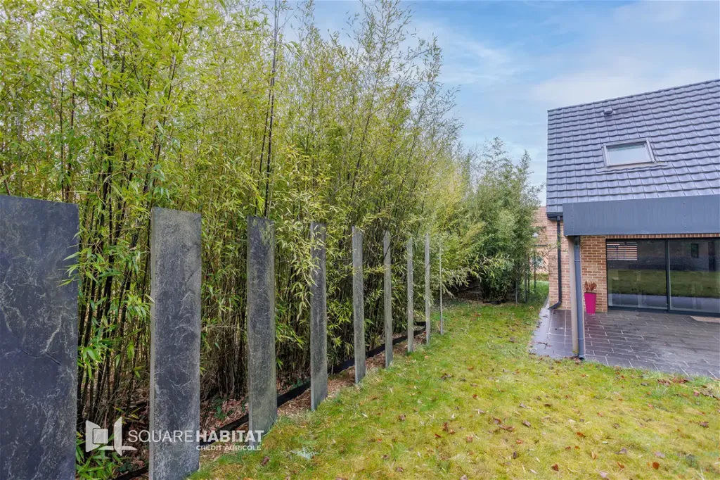 8-room house in Artres