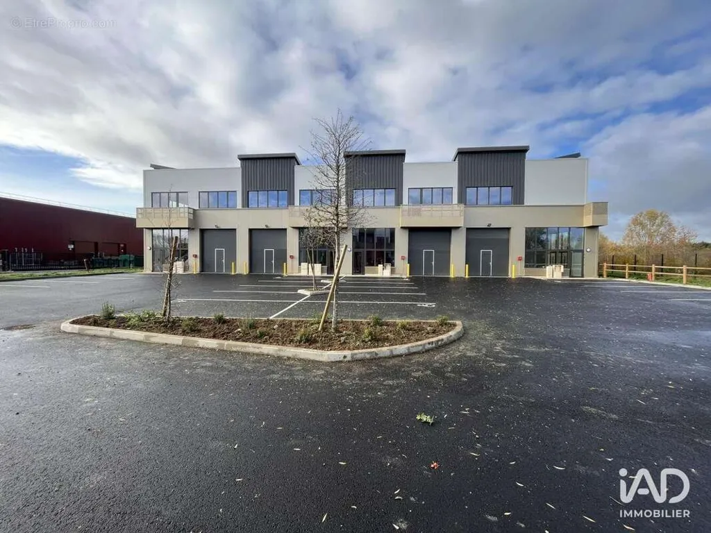 Local commercial à Saint-Pierre-Du-Perray