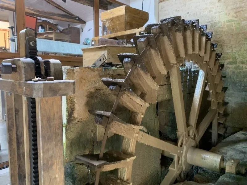 Buanderie - Moulin Rénové avec Piscine et Parc près de Niort