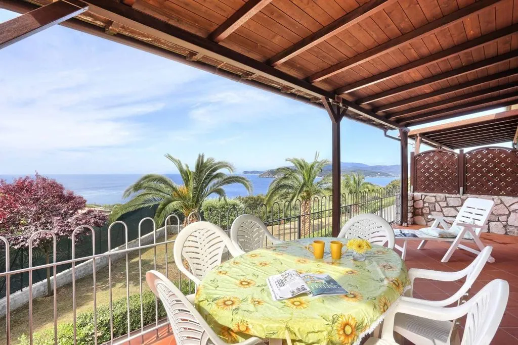 Terrasse - Luxury Villa with Sea View in Capoliveri