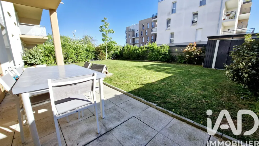 Aed - Garden-Level Apartment with Terrace in Luce