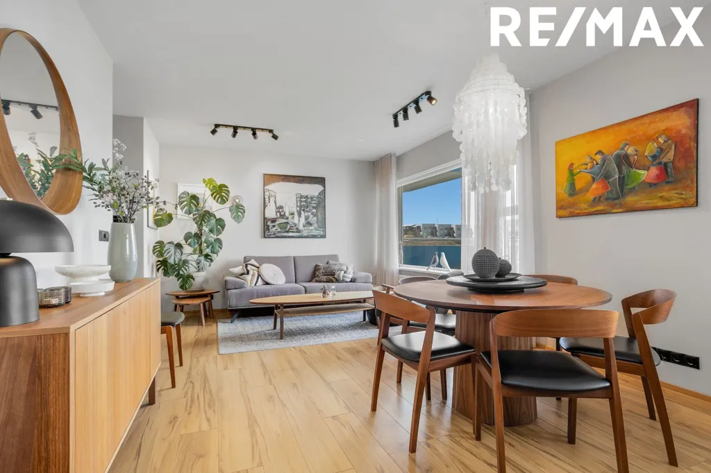 Salle à manger - Apartment with South-Facing Balcony in Garðabær