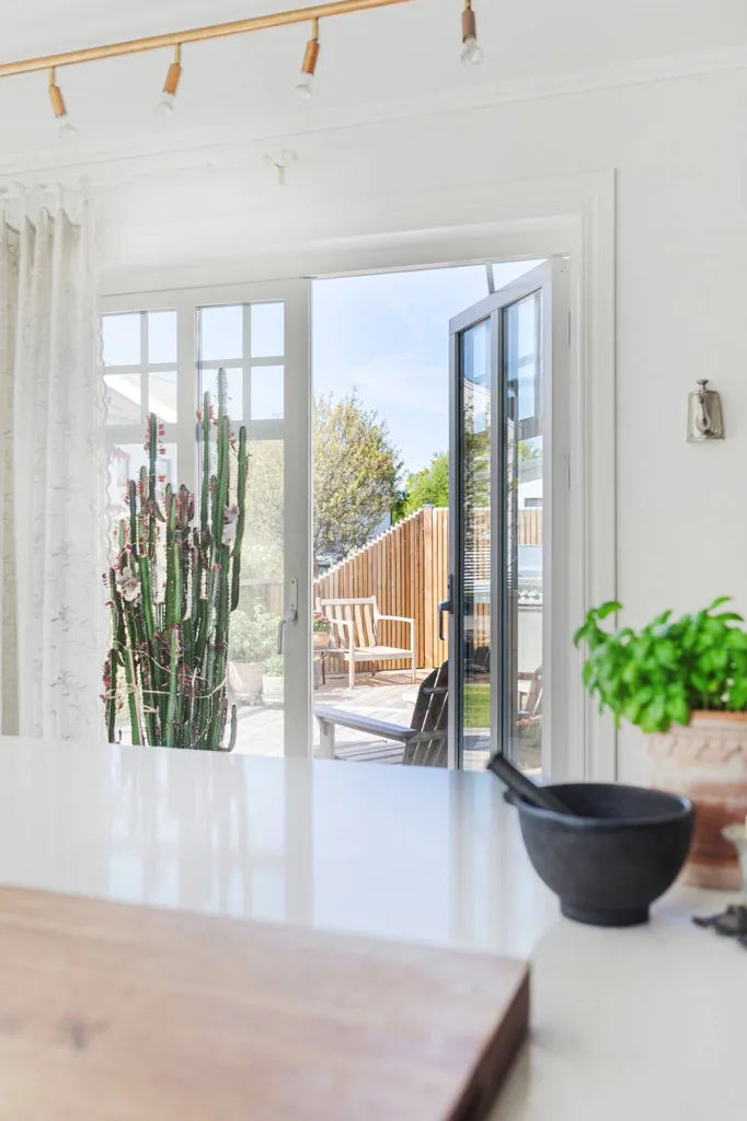 Köök - Charming Villa with Pool in Suburban Area