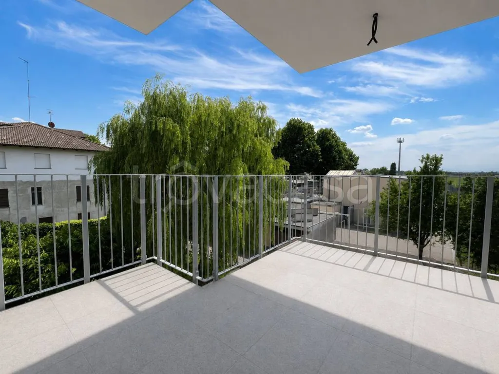Balcon - Retrofitted Mansard Apartment with Balcony in Bra