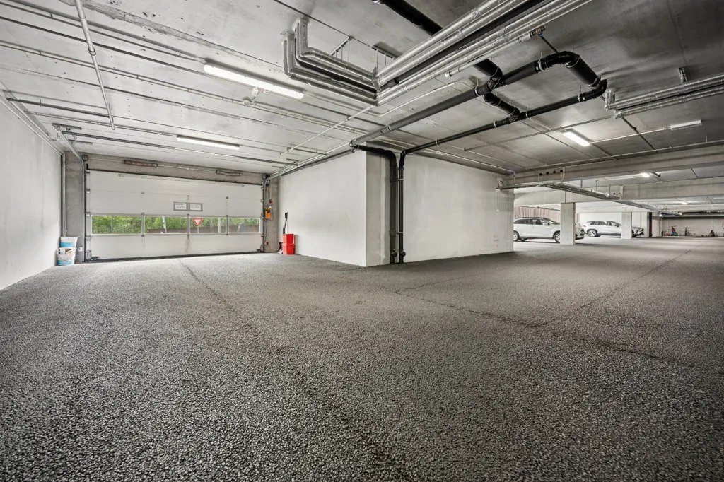 Garage - 3-Bedroom Apartment with Balconies in Sandnes